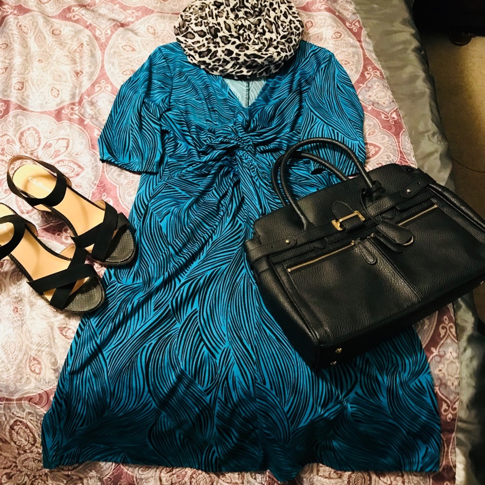 ⚡️FLASH SALE⚡️ Avenue sheath dress